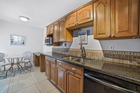 Купить кондоминиум в Бока-Ратон, Флорида 3 комнаты, 104.98м2, № 2086035 - фото 10
