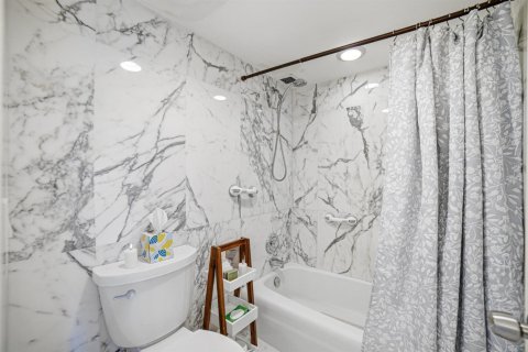 Купить кондоминиум в Бока-Ратон, Флорида 3 комнаты, 104.98м2, № 2086035 - фото 19