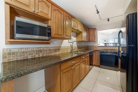 Купить кондоминиум в Бока-Ратон, Флорида 3 комнаты, 104.98м2, № 2086035 - фото 9
