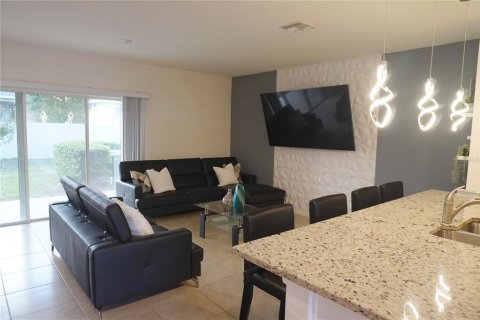 Adosado en venta en Orlando, Florida, 3 dormitorios, 142.14 m2 № 2205713 - foto 8