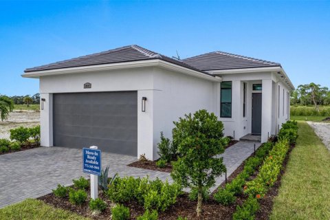 House in Port St. Lucie, Florida 2 bedrooms, 133.22 sq.m. № 2340689 - photo 2