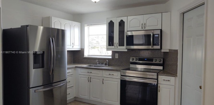 Condo in Miami, Florida, 1 bedroom № 1964269