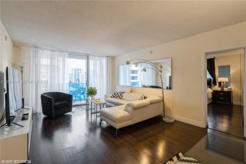 Condo in Hollywood, Florida, 2 bedrooms  № 2068925 - photo 14