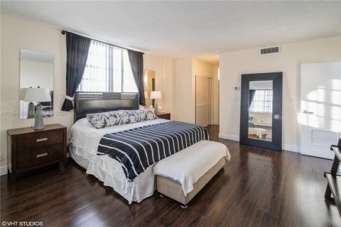 Condo in Hollywood, Florida, 2 bedrooms  № 2068925 - photo 7