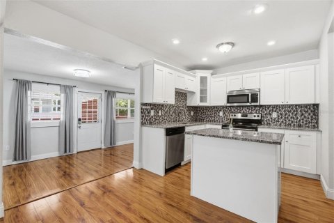 Villa ou maison à vendre à Tampa, Floride: 3 chambres, 183.2 m2 № 2133332 - photo 10