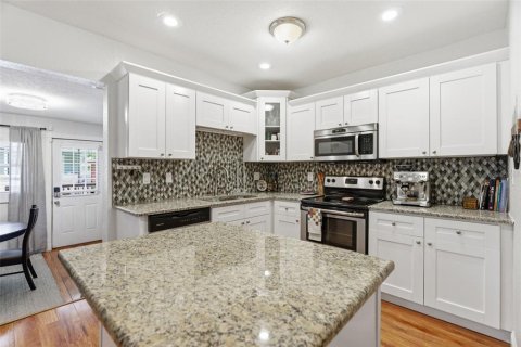 Villa ou maison à vendre à Tampa, Floride: 3 chambres, 183.2 m2 № 2133332 - photo 12