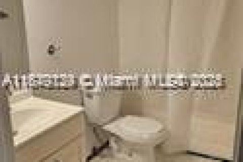 Apartamento en alquiler en Hialeah, Florida, 2 dormitorios, 93.27 m2 № 1927842 - foto 12