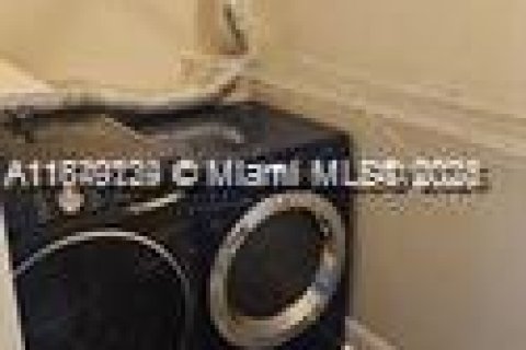 Apartamento en alquiler en Hialeah, Florida, 2 dormitorios, 93.27 m2 № 1927842 - foto 13