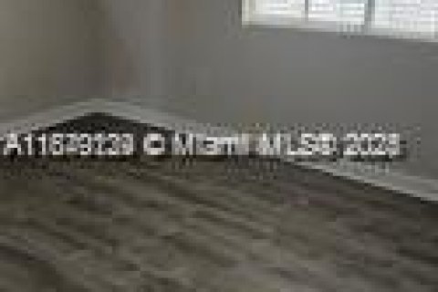 Apartamento en alquiler en Hialeah, Florida, 2 dormitorios, 93.27 m2 № 1927842 - foto 11