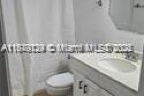 Apartamento en alquiler en Hialeah, Florida, 2 dormitorios, 93.27 m2 № 1927842 - foto 10