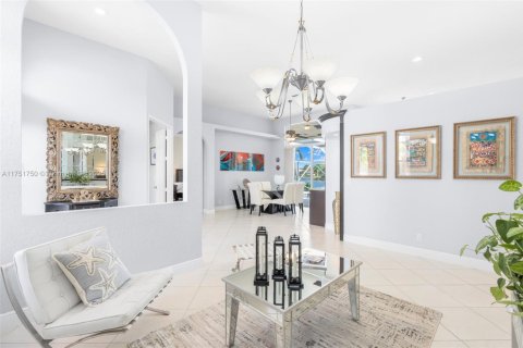 Casa en venta en Coral Springs, Florida, 5 dormitorios, 261.24 m2 № 1732029 - foto 5
