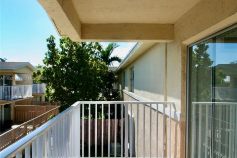 Copropriété à louer à Doral, Floride: 1 chambre, 72.46 m2 № 1990606 - photo 20