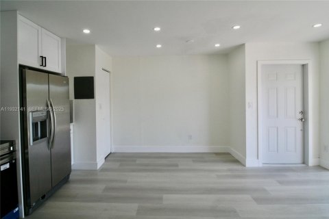 Copropriété à louer à Doral, Floride: 1 chambre, 72.46 m2 № 1990606 - photo 6