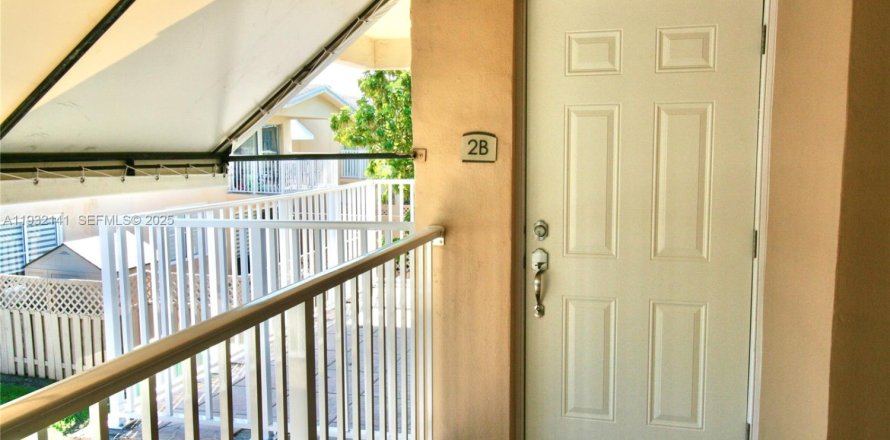 Condo à Doral, Floride, 1 chambre  № 1990606