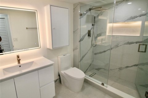 Copropriété à louer à Doral, Floride: 1 chambre, 72.46 m2 № 1990606 - photo 17