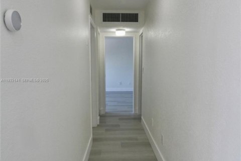Copropriété à louer à Doral, Floride: 1 chambre, 72.46 m2 № 1990606 - photo 7