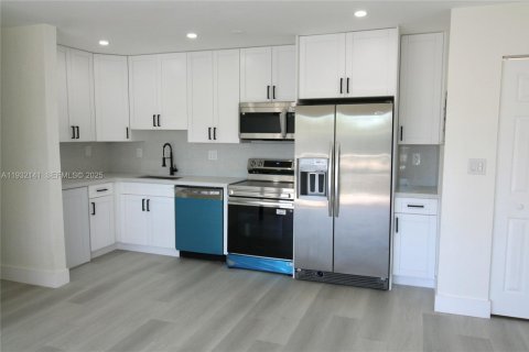 Copropriété à louer à Doral, Floride: 1 chambre, 72.46 m2 № 1990606 - photo 2