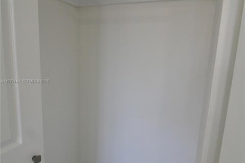 Copropriété à louer à Doral, Floride: 1 chambre, 72.46 m2 № 1990606 - photo 13