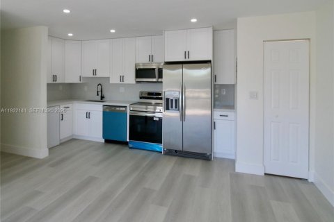 Copropriété à louer à Doral, Floride: 1 chambre, 72.46 m2 № 1990606 - photo 4