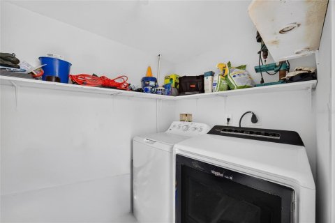 Villa ou maison à vendre à Port Charlotte, Floride: 3 chambres, 130.06 m2 № 2408499 - photo 23