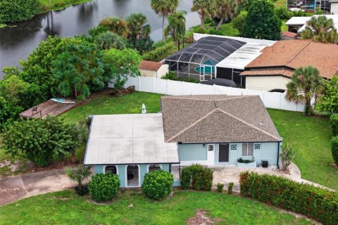 Villa ou maison à Port Charlotte, Floride 3 chambres, 130.06 m2 № 2408499