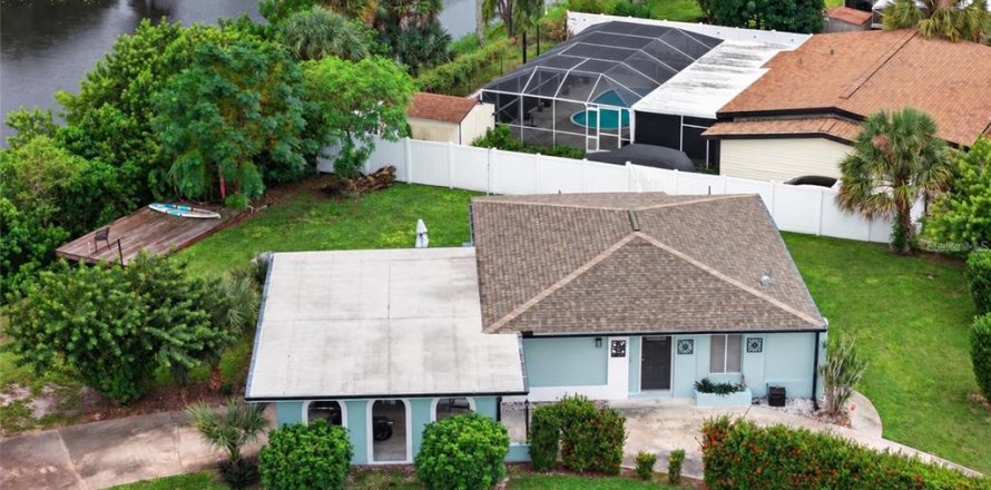 Villa ou maison à Port Charlotte, Floride 3 chambres, 130.06 m2 № 2408499