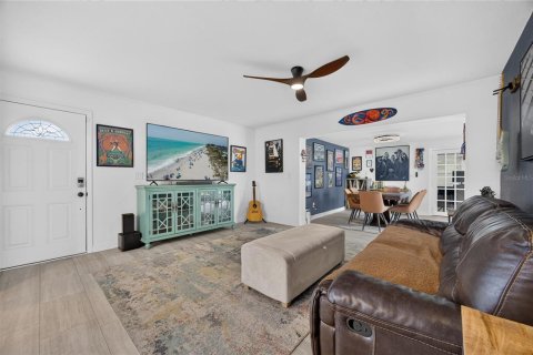 Villa ou maison à vendre à Port Charlotte, Floride: 3 chambres, 130.06 m2 № 2408499 - photo 11