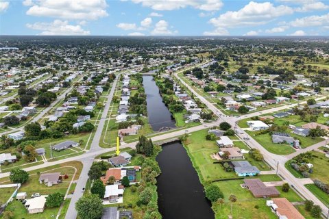 Villa ou maison à vendre à Port Charlotte, Floride: 3 chambres, 130.06 m2 № 2408499 - photo 25
