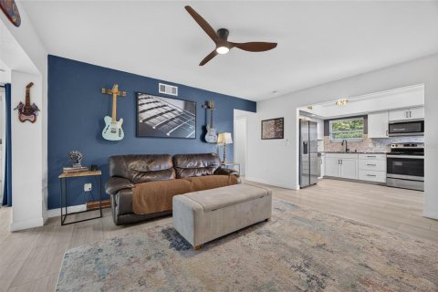 Villa ou maison à vendre à Port Charlotte, Floride: 3 chambres, 130.06 m2 № 2408499 - photo 9