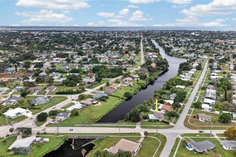 Villa ou maison à vendre à Port Charlotte, Floride: 3 chambres, 130.06 m2 № 2408499 - photo 2