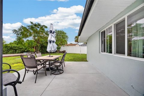 Villa ou maison à vendre à Port Charlotte, Floride: 3 chambres, 130.06 m2 № 2408499 - photo 30