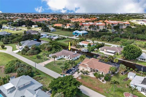 Villa ou maison à vendre à Punta Gorda, Floride: 2 chambres, 168.9 m2 № 2407037 - photo 3