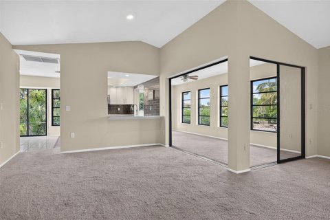 Villa ou maison à vendre à Punta Gorda, Floride: 2 chambres, 168.9 m2 № 2407037 - photo 6