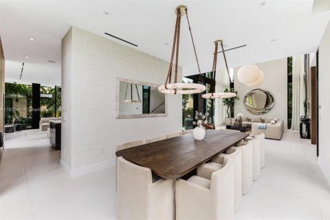 House in Miami Beach, Florida 5 bedrooms, 484.39 sq.m. № 1819737 - photo 4