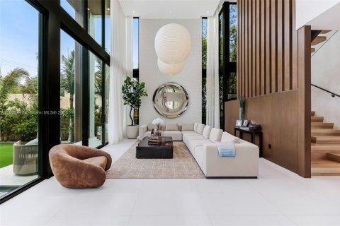 House in Miami Beach, Florida 5 bedrooms, 484.39 sq.m. № 1819737 - photo 2
