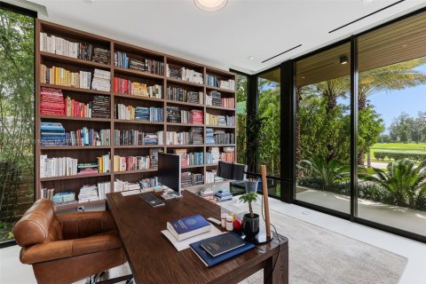 House in Miami Beach, Florida 5 bedrooms, 484.39 sq.m. № 1819737 - photo 8