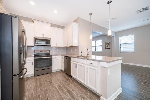 Townhouse in Davenport, Florida 4 bedrooms, 200.3 sq.m. № 1917894 - photo 14
