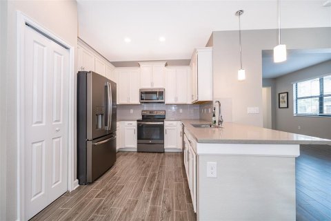 Townhouse in Davenport, Florida 4 bedrooms, 200.3 sq.m. № 1917894 - photo 15