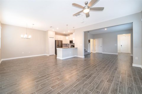 Townhouse in Davenport, Florida 4 bedrooms, 200.3 sq.m. № 1917894 - photo 11