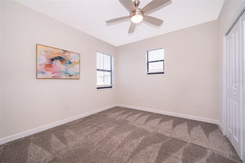 Townhouse in Davenport, Florida 4 bedrooms, 200.3 sq.m. № 1917894 - photo 21