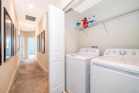 Townhouse in Davenport, Florida 4 bedrooms, 200.3 sq.m. № 1917894 - photo 20