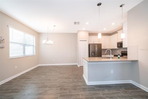 Townhouse in Davenport, Florida 4 bedrooms, 200.3 sq.m. № 1917894 - photo 17