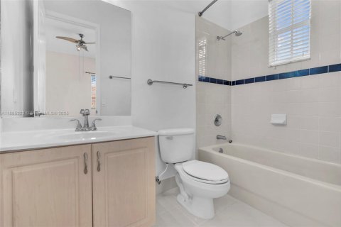 Купить таунхаус в Пемброк-Пайнс, Флорида 2 спальни, 137.68м2, № 1933215 - фото 21