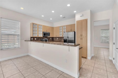 Купить таунхаус в Пемброк-Пайнс, Флорида 2 спальни, 137.68м2, № 1933215 - фото 9