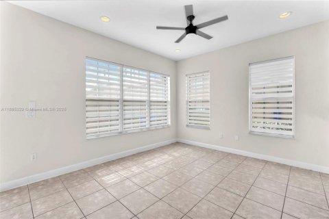 Купить таунхаус в Пемброк-Пайнс, Флорида 2 спальни, 137.68м2, № 1933215 - фото 17