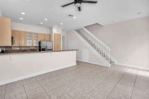 Купить таунхаус в Пемброк-Пайнс, Флорида 2 спальни, 137.68м2, № 1933215 - фото 16