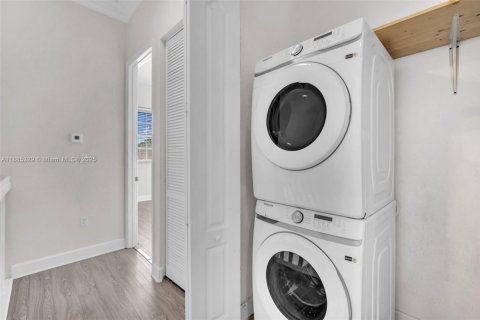 Купить таунхаус в Пемброк-Пайнс, Флорида 2 спальни, 137.68м2, № 1933215 - фото 19