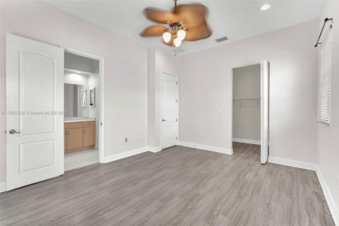 Купить таунхаус в Пемброк-Пайнс, Флорида 2 спальни, 137.68м2, № 1933215 - фото 27