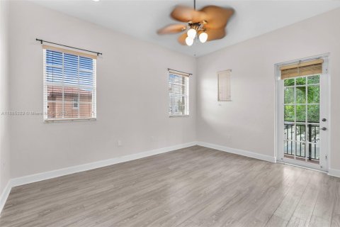 Купить таунхаус в Пемброк-Пайнс, Флорида 2 спальни, 137.68м2, № 1933215 - фото 24