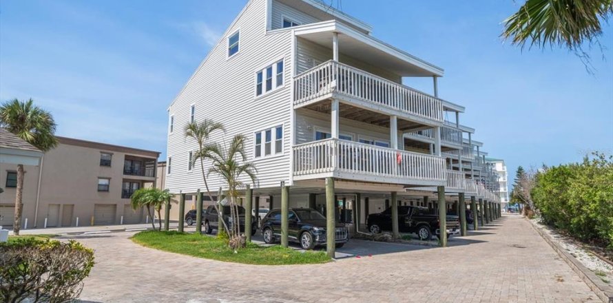 Condominio en Indian Shores, Florida, 3 dormitorios № 1681609